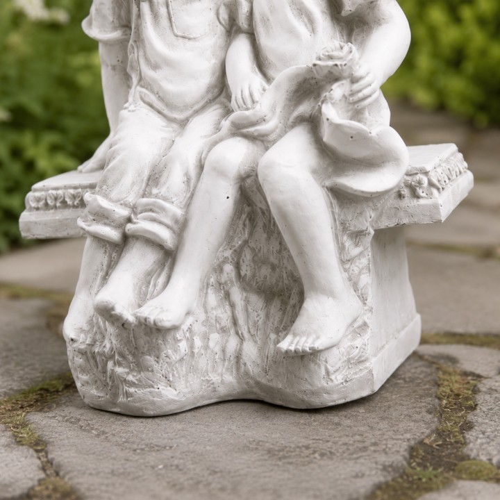 Des enfants sur le banc