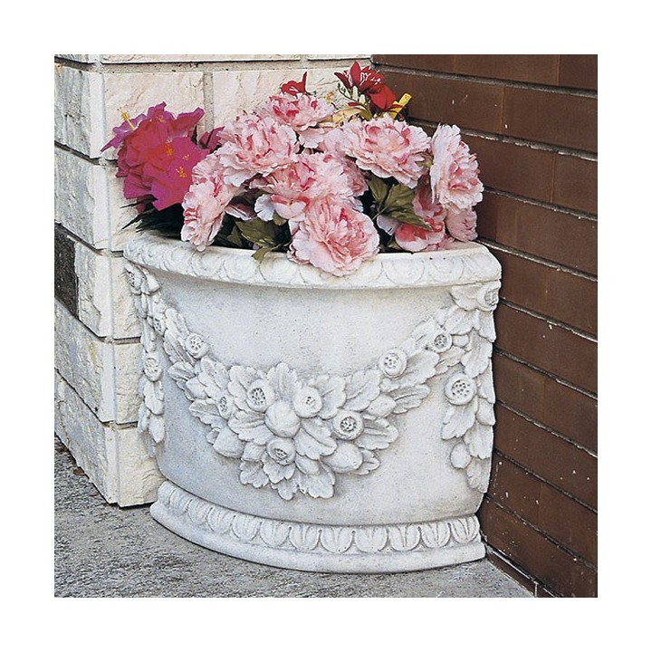 Angolo model vase