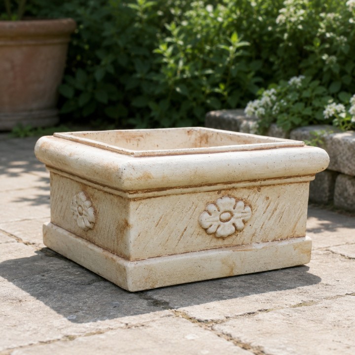Quadro model vase