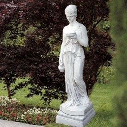 Ebe -  statua da giardino in pietra ricomposta