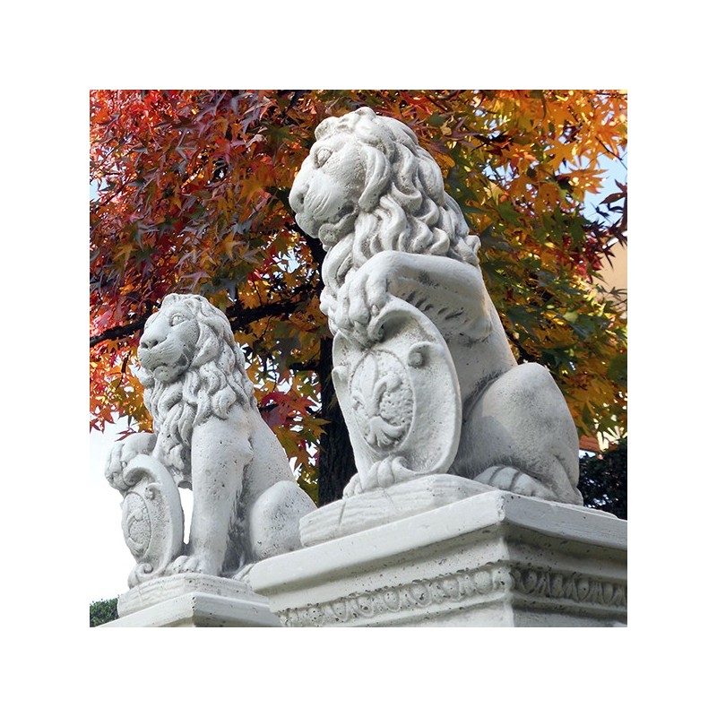 Coppia leone con scudo - statue da giardino in graniglia di marmo di Carrara 100% Made in Italy