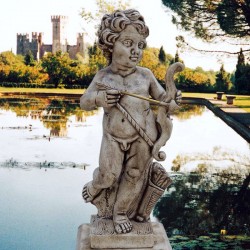 Eros - soggetti sacri arredo da giardino in graniglia di marmo di Carrara 100% Made inItaly