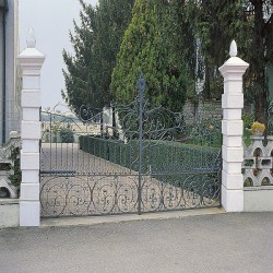 Pilastro Liscio e Martellinato - edilizia arredo da giardino in graniglia di marmo di Carrara