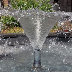 Fontana Amsterdam - fontane da giardino funzionanti in graniglia di marmo di Carrara