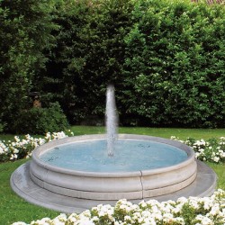 Fontana Viareggio - fontane da giardino funzionanti in cemento bianco 100% Made in Italy.