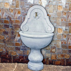 Fontana a muro Lione (grande) - fontane da giardino con rubinetto in graniglia di marmo di Carrara