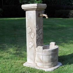 Fontanella Luna - fontane da giardino con rubinetto in graniglia di marmo di Carrara