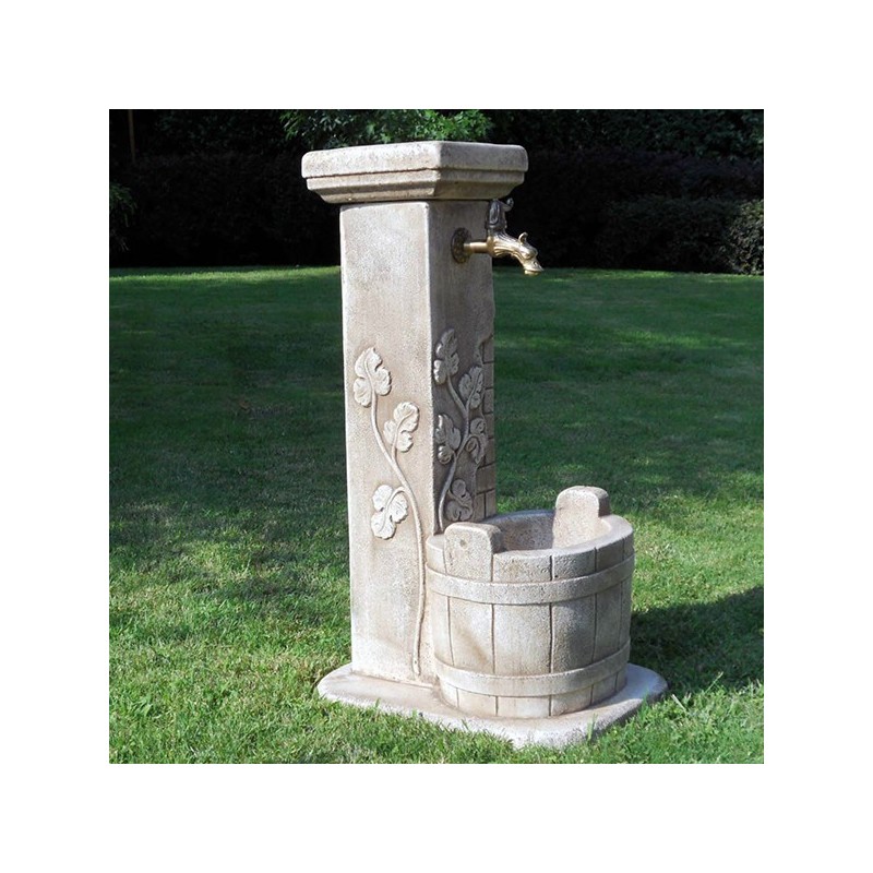 Fontanella Luna - fontane da giardino con rubinetto in graniglia di marmo di Carrara