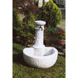 Foto Dolomiti - fontane da giardino con rubinetto in cemento bianco