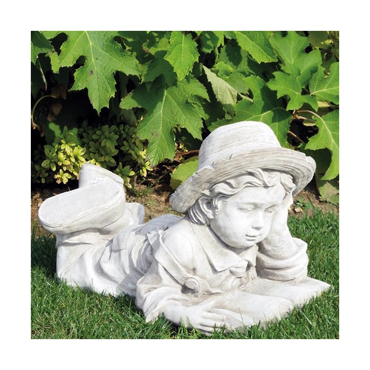 Enfant lisant