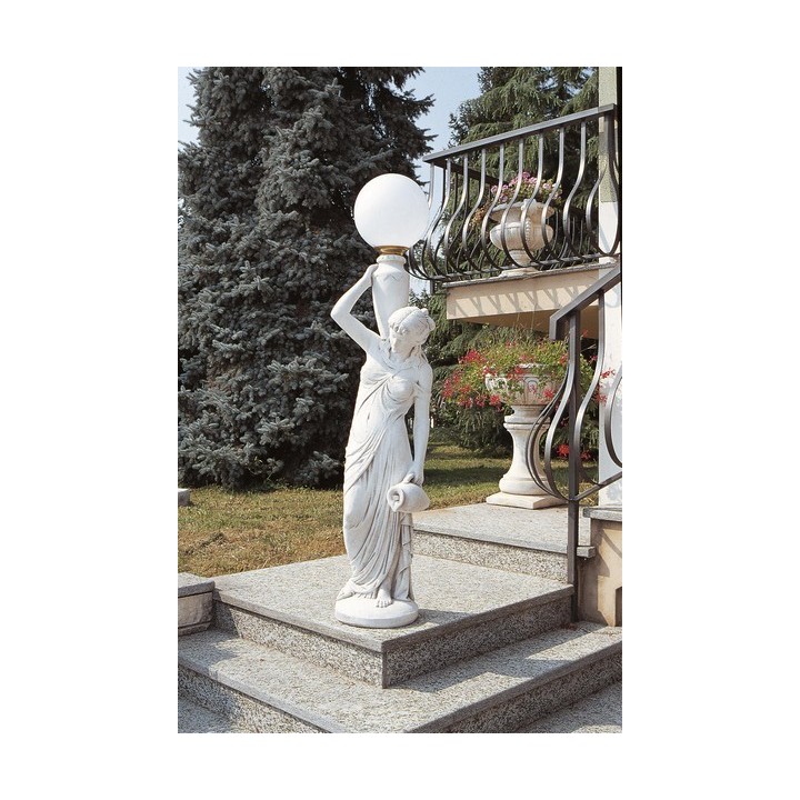 Fille avec la cruche