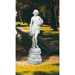Acquaiola- statue da giardino in pietra ricomposta