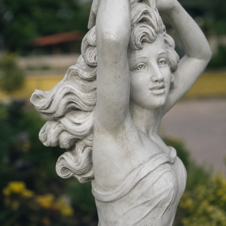 Venere in ginocchio