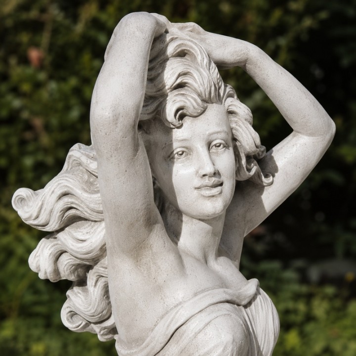 Venere in ginocchio
