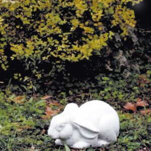 Coniglio Frifrì - arredo da giardino in graniglia di marmo di Carrara
