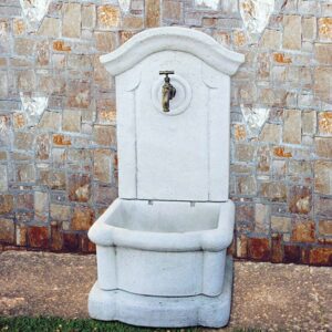 Fontana a muro Alice - fontane da giardino con rubinetto in graniglia di marmo di Carrara