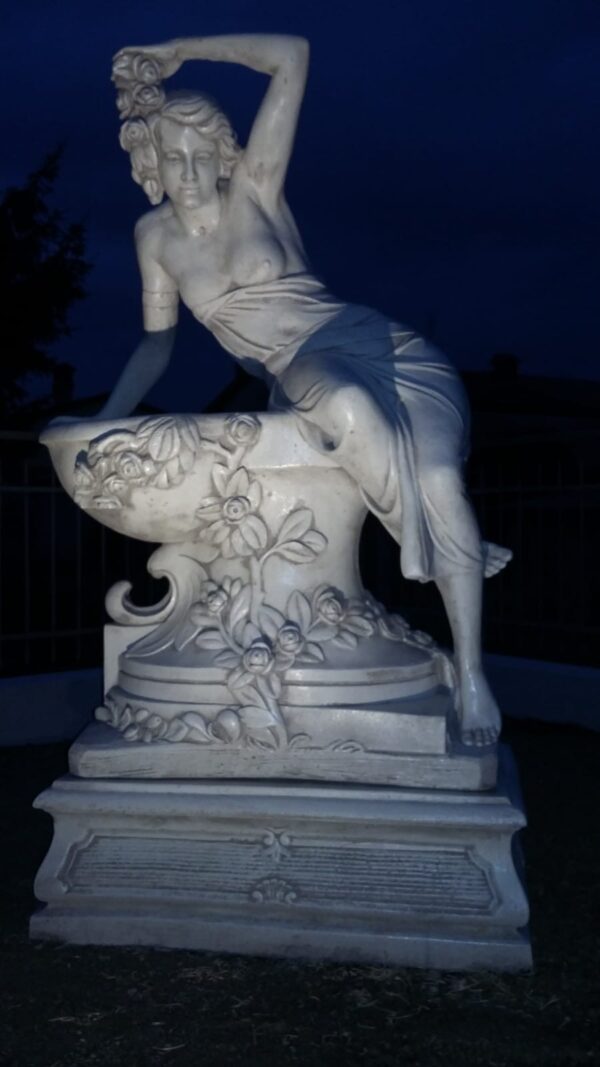Venere sognante - statue da giardino in graniglia di marmo di Carrara