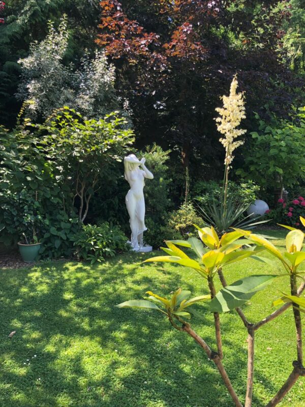 Vergogna media - statua da giardino in graniglia di marmo di Carrara