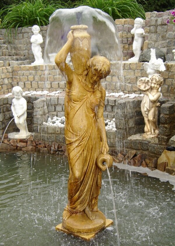 Fanciulla con brocca - statua da giardino in graniglia di marmo di Carrara