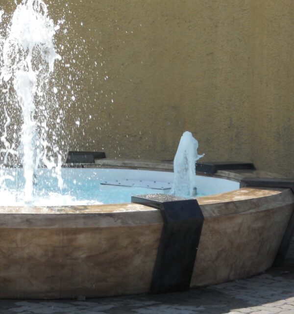 Fontana York - fontane da giardino funzionanti in graniglia di marmo di Carrara