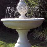 Fontana Ananas - fontana funzionante arredo da giardino in graniglia di marmo di Carrara