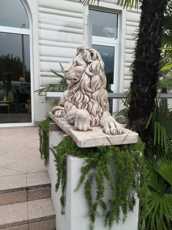 Coppia leoni Colosseo - statue da giardino arredo da giardino animali in graniglia di marmo di Carrara