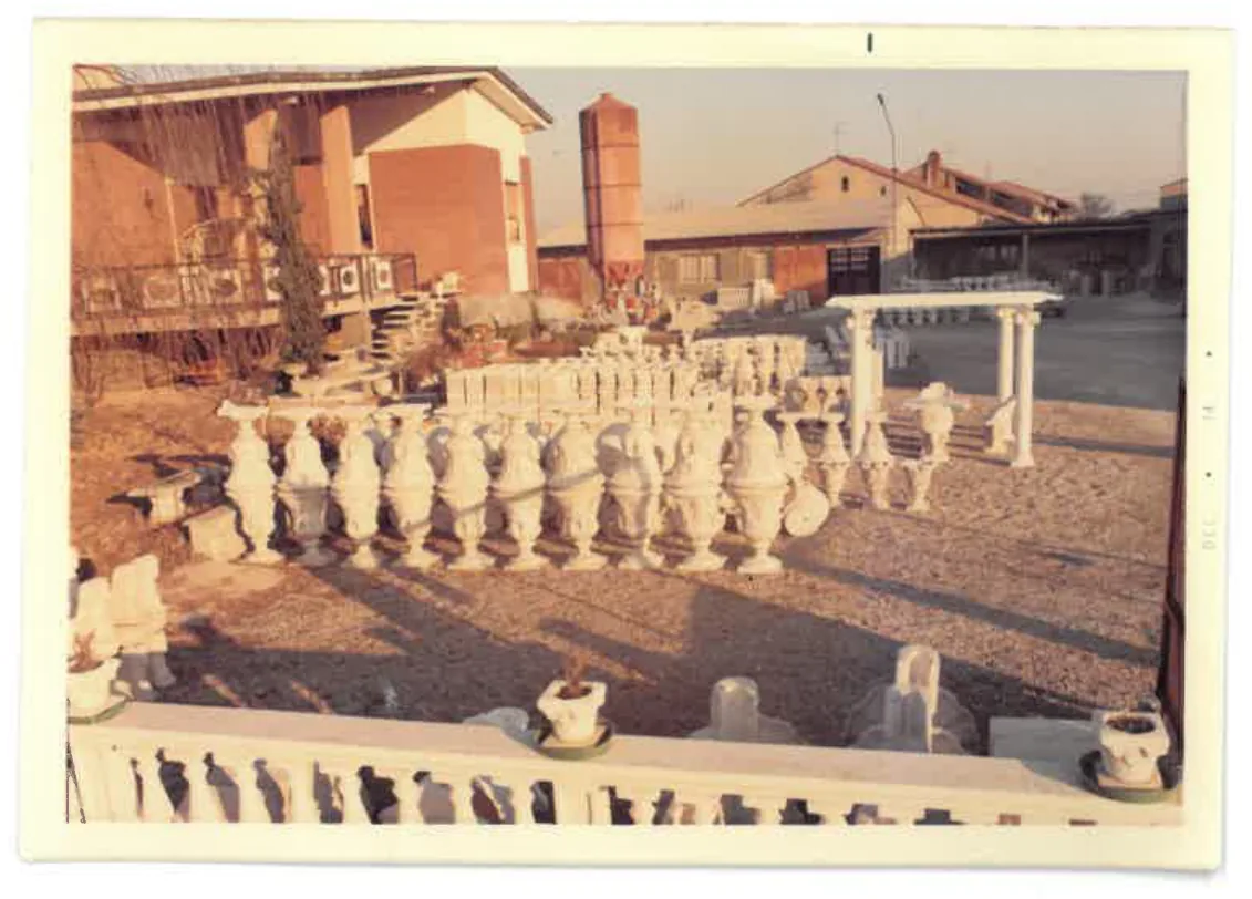 Il piazzale espositivo, 1976